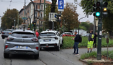 Torino, incidente in corso Einaudi: taxi finisce sull'aiuola