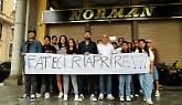 La protesta davanti al bar Norman: «Fateci riaprire, nessuno ci dice nulla»