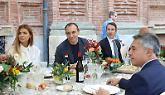 Pranzo della domenica (in) con Vip con beffa di Venier all’ultimo minuto