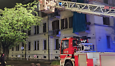 L'intervento dei pompieri alle case Atc di corso Agnelli per spegnere l'incendio