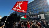 Studenti in corteo per la Flotilla, anche in bicicletta