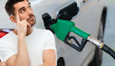 Scende il prezzo della benzina, ma non ce ne siamo accorti. Ecco perché (e quanto costa oggi)
