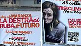 Manifesti-shock contro Meloni. E arriva la condanna: «La sinistra si vergogni»