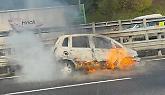 Paura in tangenziale: Lancia Musa prende fuoco