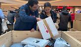 Shopping con i pacchi a sorpresa nel centro commerciale più grande di Torino