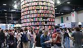 Torino, "Il ministero nel Salone del Libro? Allora ricompratevelo". Ecco che sta succedendo