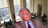 Gianni Agnelli nudo, gli incontri galanti e... i fantasmi. I segreti della casa romana (in vendita) dell'Avvocato