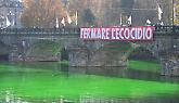 Blitz di Extinction Rebellion, fiume Po colorato di verde