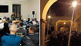 A sinistra, la presentazione del libro. A destra, No Tav e polizia