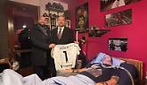 Una maglia della Juventus autografata per il disabile nella casa Atc