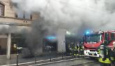 Fuoco e fiamme in via XX Settembre: incendio al supermercato Pam