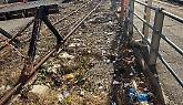 San Benigno Canavese, rifiuti lungo i binari della stazione
