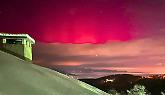 &Egrave; tornata l'aurora boreale. Cielo viola e rosa sul Piemonte e il nord Italia
