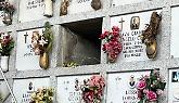 Profanata una tomba, orrore al cimitero. &laquo;Cercavano gioielli&raquo;