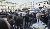 Funerali a Nola per il piccolo Domenico, presente anche il premier Meloni
