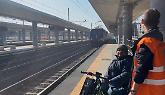 L&rsquo;odissea in carrozzina per prendere il treno