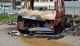 Collegno, caravan distrutto dal fuoco resta abbandonato