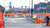 Piazza Baldissera, lavori in ritardo di due mesi. E ora nel sottosuolo "spunta" l'antico Canale Lucento