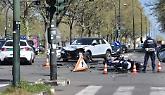 Scontro tra auto e moto a Torino