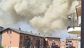 Beinasco, maxi incendio nella zona industriale: fumo nero e soccorsi in azione