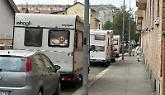 Le carovane di rom e degrado: via Aosta ostaggio dei nomadi