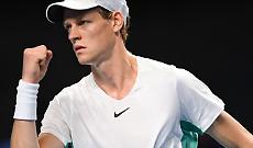 Sinner batte Djokovic: è finale contro Alcaraz al Six Kings Slam