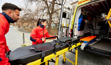 Torino, auto si ribalta a Piazzale Marco Aurelio: due feriti