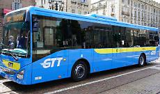 Ragazzini lanciano sassi contro un pullman di linea: due denunciati a Casale Monferrato