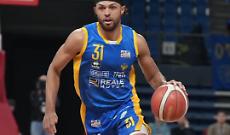 La Reale Mutua al Pala Gianni Asti contro la Sebastiani Rieti dell'ex coach Franco Ciani