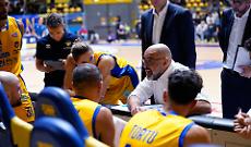 Reale Mutua sbanca Milano (65-63), coach Moretti esulta: "La posta in palio era enorme"