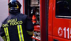 Torino, auto in fiamme in Corso Unione Sovietica: paura e traffico bloccato