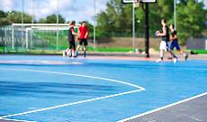 Strutture rotte nei campetti e parchi al buio: residenti di Settimo chiedono sicurezza