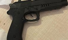 Paura al pronto soccorso del Mauriziano: 24enne ubriaco fermato con una pistola finta