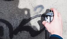 Chieri: via le scritte offensive dai monumenti e palazzi storici