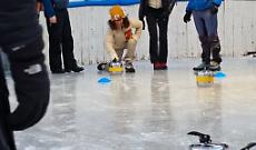 A Macugnaga il curling si gioca con le pentole a pressione