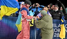 Olimpiadi Milano-Cortina, la giovane sciatrice Kateryna Kotsar riceve la proposta di nozze al traguardo