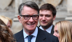 Caso Epstein, arrestato e rilasciato su cauzione l&rsquo;ex ambasciatore Peter Mandelson