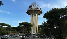 Cosa sono le torri a fungo che spuntano nelle citt&agrave;? Il mistero svelato