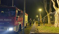 San Giusto Canavese, petardi nel platano del parco: la chiamata dei due 13enni evita il peggio