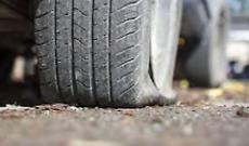 Cuorgn&eacute;, raid vandalico nella notte: decine di auto con le gomme tagliate