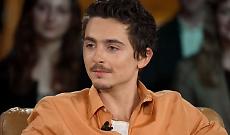 Tutti i teatri del mondo ce l'hanno con Timtho&eacute;e Chalamet