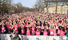 Da Torino a Parigi, corre la solidariet&agrave;: cos&igrave; "Just The Woman I Am" diventa internazionale