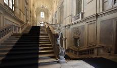 La scalinata pi&ugrave; fotografata di Torino: lo scalone di Palazzo Madama