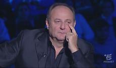 Gerry Scotti si commuove durante la puntata, il vincitore: "I 200 mila euro li user&ograve; per l'oncologia pediatrica di Taranto"