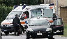 Paura sulla provinciale Front-Busano: auto si ribalta nel fosso dopo lo schianto contro un palo