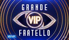 Grande Fratello Vip, puntata 27 marzo: sciolti i gruppi, tensioni, flirt e addii nella Casa