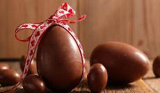 Dalle uova colorate al cioccolato: storia e significato di una tradizione pasquale