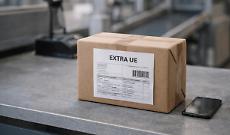 Tassa sui pacchi rinviata: caos e strategie dei giganti online