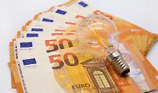 Bollette elettriche, scatta il bonus da 115 euro: ecco come ottenerlo