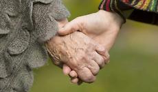 Si vive fino a 83 anni, ma sempre pi&ugrave; malati: il paradosso della longevit&agrave; in Italia